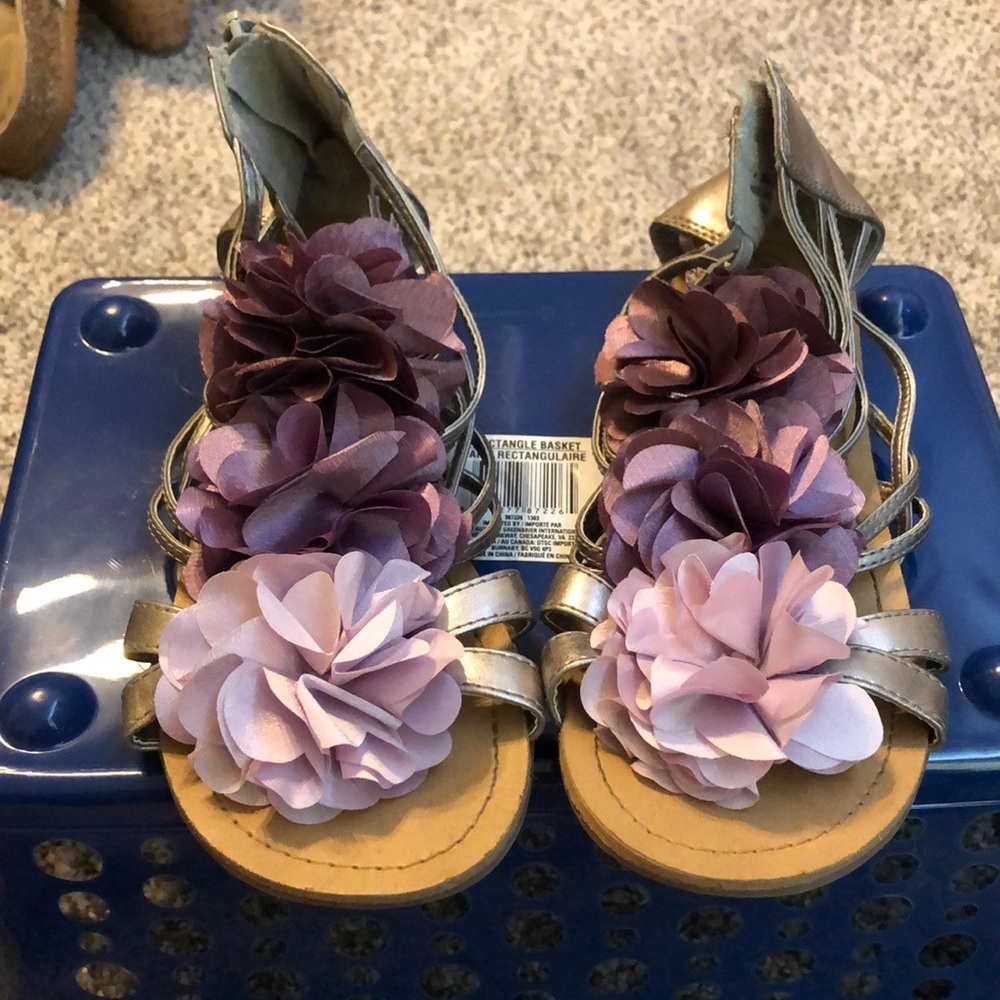 🎉 4 for $20 Xhilaration sandals